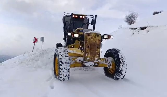Elazığ'da kapalı 310 köy yolunda çalışmalar devam ediyor