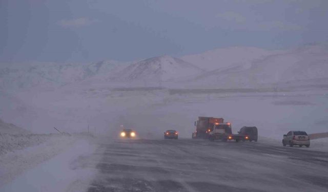 Erzurum-Artvin karayolunda yoğun tipi kazaları beraberinde getirdi