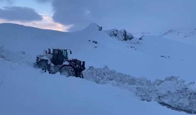 Hakkari-Şırnak karayolu yeniden trafiğe açıldı