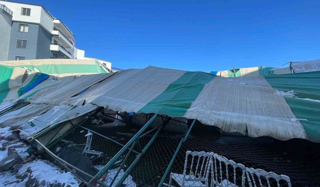 Iğdır’da düğün salonu olarak kullanılan halı saha çöktü