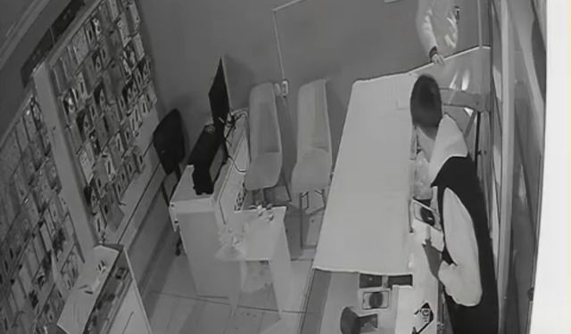 Iğdır’da telefon satış mağazası hırsızların hedefi oldu