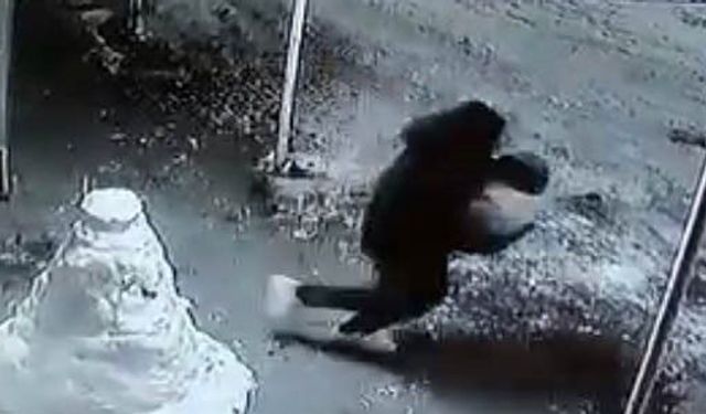 Kardan adam hırsızlığı kamerada: Kafasını alıp gittiler