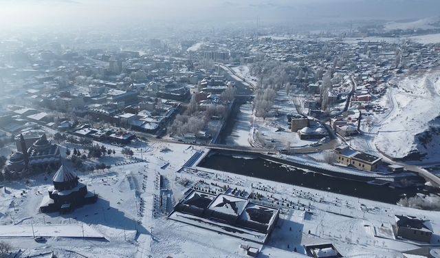 Kars’ta karla kaplı doğadan “Beyaz Zerafet” manzaraları