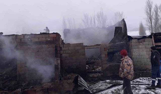 Mahallede korkutan yangın