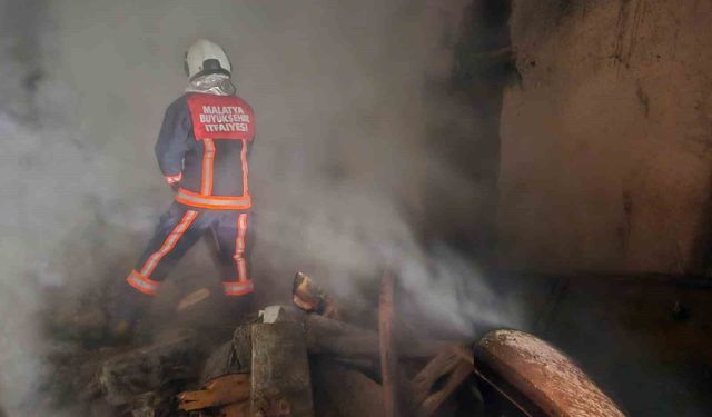 Malatya'da ev yangını korkuttu