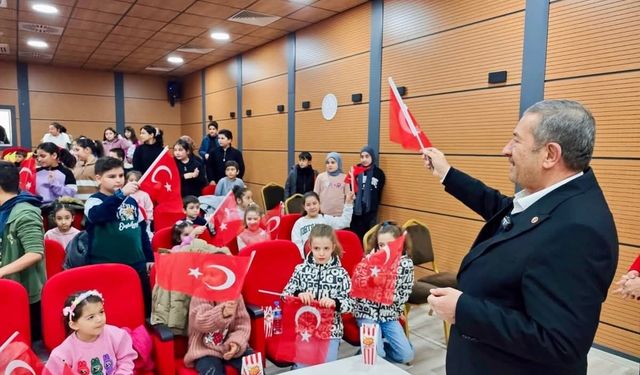 Minik sinemaseverler Darende’de perdeyle buluşuyor