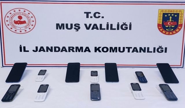 Muş'ta kaçak cep telefonu operasyonunda çok sayıda cihaz ele geçirildi