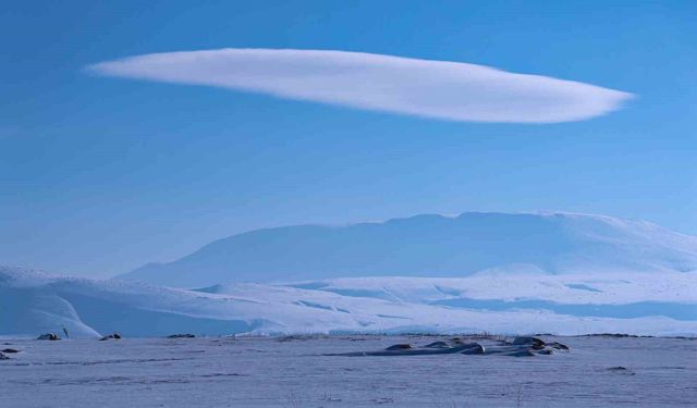 Nemrut Kalderası üzerinde mercek bulutu