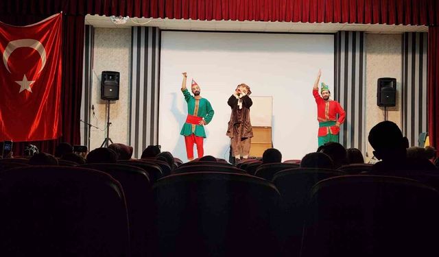 Solhan’da “Karagöz Bilim Peşinde” oyunu sahnelendi
