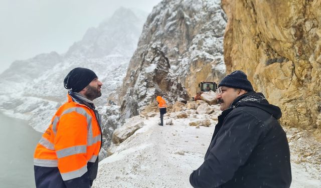 Tehlikeli kaya ve taşlar Taş Yolu’ndan temizlendi
