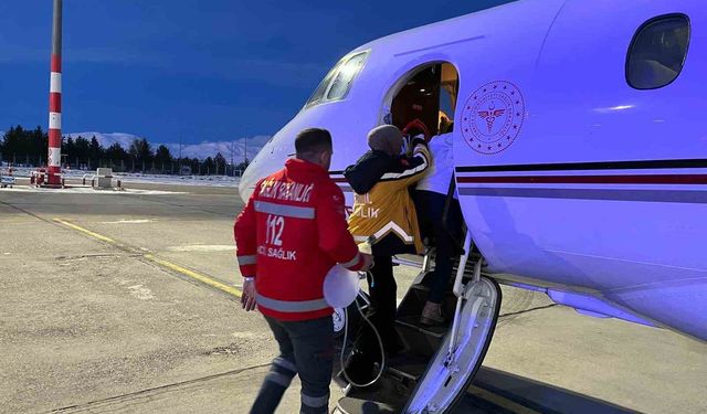 Uçak ambulans 5 aylık bebek için zamanla yarıştı