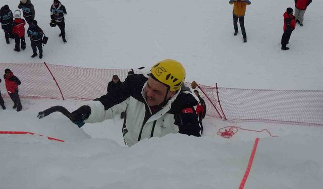 Vali Çiftçi’den adrenalin dolu tırmanış