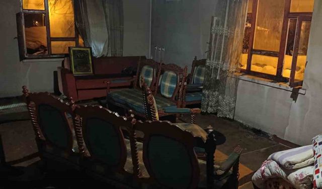 Van'da evde çıkan yangın paniğe neden oldu