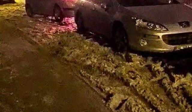 Yakutiye’de park edilen otomobil alev aldı