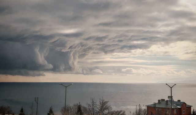 Ahlat’ta bulut yoğunluğu dikkat çekti