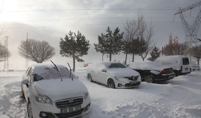 Ahlat’ta kar ve soğuk hava etkili oldu