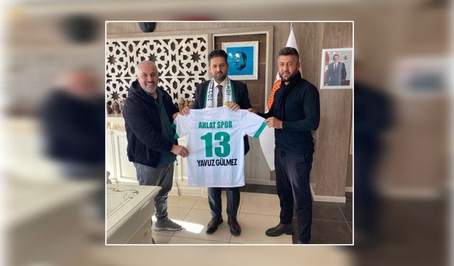 Başkan Gülmez’e Ahlat Spor forması hediye edildi