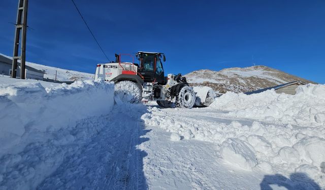 Aydınlar Beldesi’nde zorlu kar mesaisi