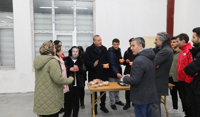 BEÜ öğrencilerine final haftasında sıcak çorba ikramı