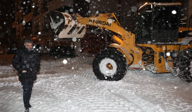 Bitlis Belediyesi Karla Mücadelede Sahada