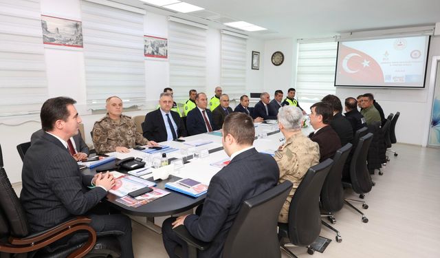 Bitlis'te trafik güvenliği için yeni yol haritası masaya yatırıldı