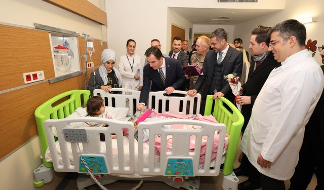 Yeni yıla sahada başladı: Bitlis’te hastalara moral ziyareti