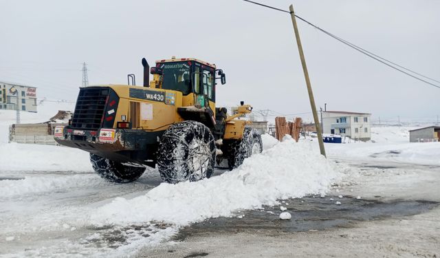 Bitlis’te kar temizleme çalışmaları sürüyor