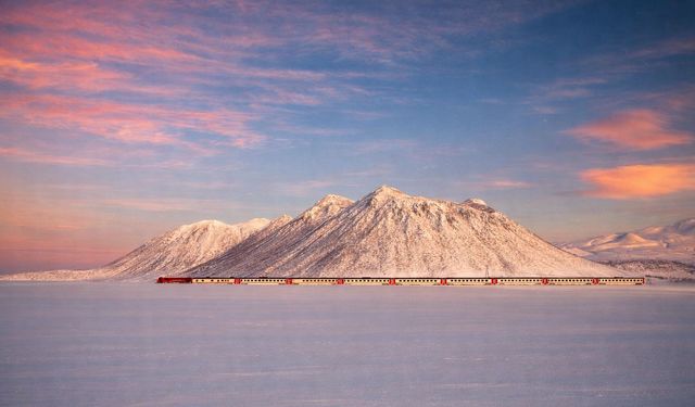 Karlı raylarda görsel şölen: Van Gölü Ekspresi mest etti