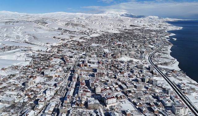 Ahlat’ın kış güzelliği havadan görüntülendi