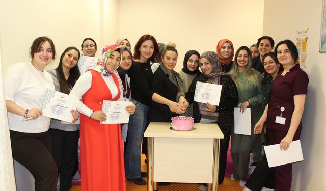 Tatvan Devlet Hastanesi’nde Gebe Okulu Mezuniyet Sevinci