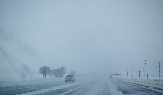 Güroymak’ta sis etkili oluyor