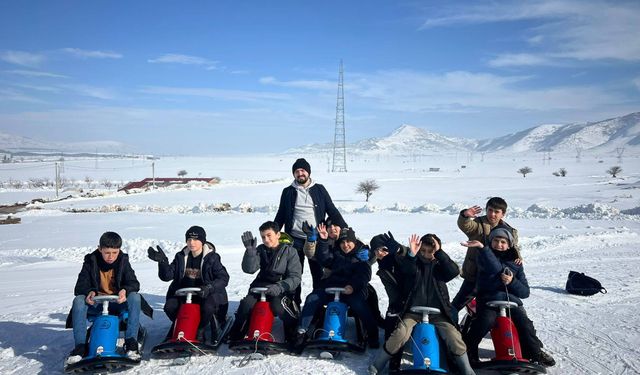 Tatvanlı hafız adayları El Aman’da karla buluştu