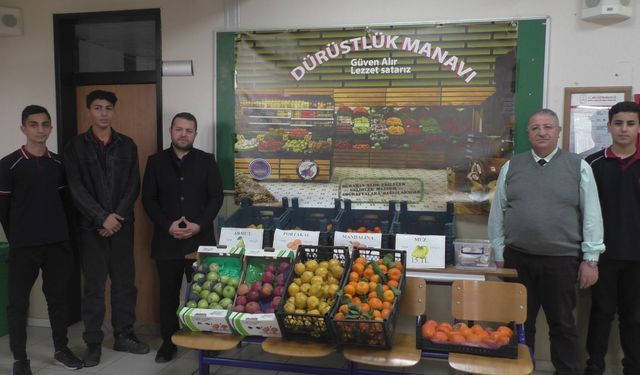 Öğrenciler satıcısız manavdan alıyor, gelir mazlum coğrafyalara gidiyor