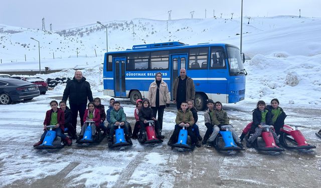 Güroymak Belediyesi’nden öğrencilere kayak etkinliği