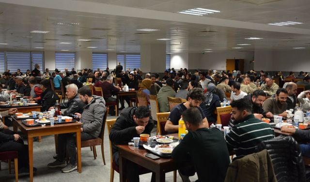 Tatvan Devlet Hastanesi’nde Sağlık Personeline İftar Programı Düzenlendi