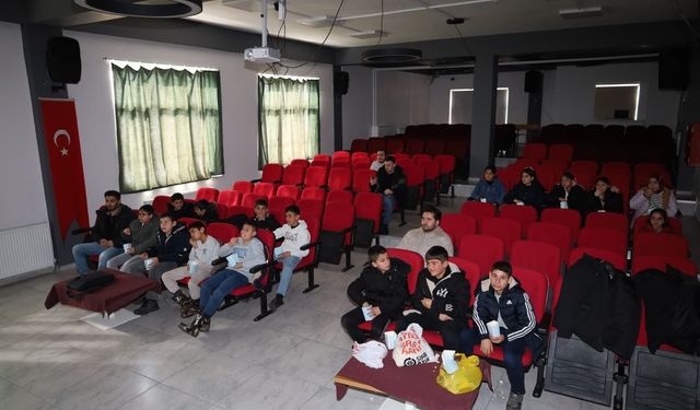 Güroymak’ta çocuklar “Sinema Günleri” ile beyaz perdeyle buluştu