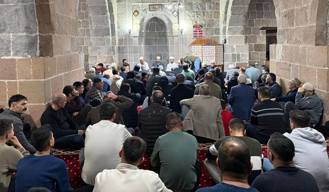 Adilcevaz’da Berat Kandili coşkusu yaşandı