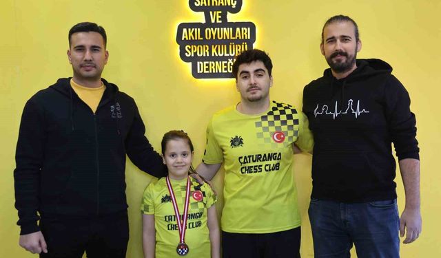 Açtıkları satranç kulübüyle milli takıma sporcu kazandırıyorlar