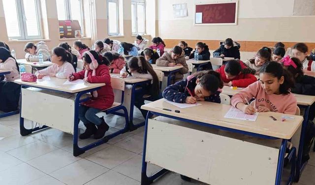 Ağrı’da düzenlenen Siyer Yarışması yoğun katılımla gerçekleşti