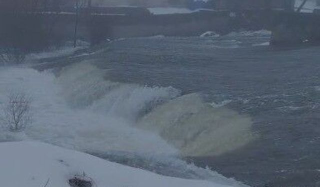 Elazığ'da sağanak yağış dereleri coşturdu