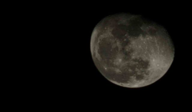 Elazığ'da şişkin ay hayran bıraktı