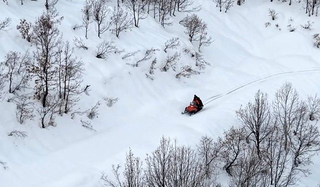 Enerji ekipleri kar motorlarıyla sahada: 34 yerleşim yerine elektrik