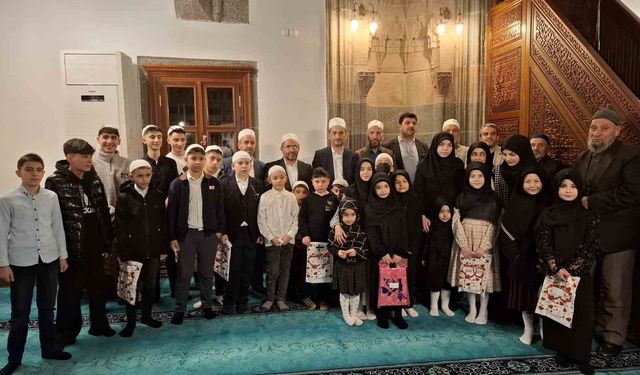 Erzurum’da camide buluşan gençlere ödül