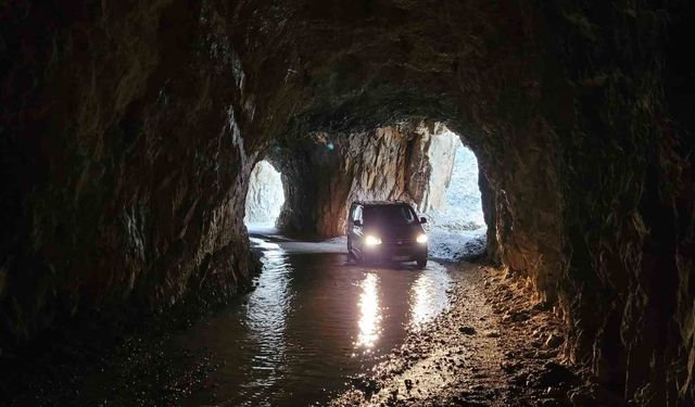 Kemaliye Taş Yolu’nda tüneller kar sularıyla doldu
