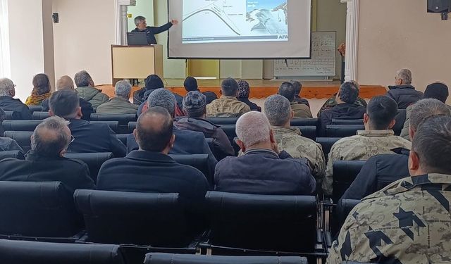 Kemaliye’de çığ tehlikesine karşı muhtarlara uyarı