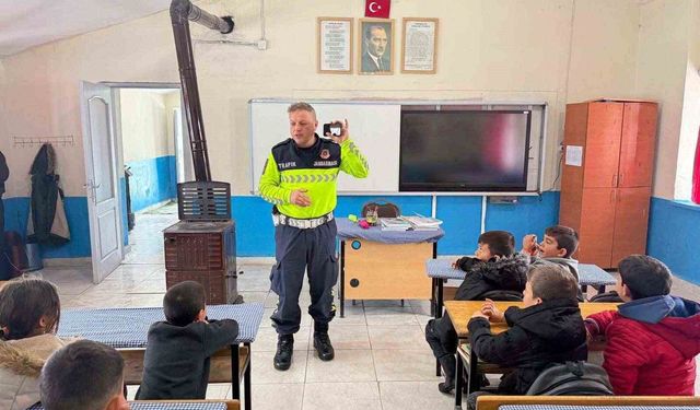 Malazgirt'te 52 öğrenciye trafik eğitimi verildi