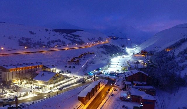 Palandöken'de kayak keyfi devam ediyor