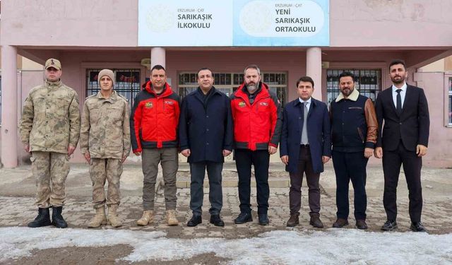 Polislerden köy okuluna kütüphane desteği