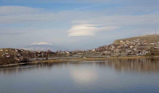 Süphan Dağı’nda mercek bulutu hayranlık uyandırdı