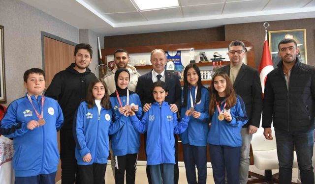 Tekmanlı minik eskrimcilerden büyük başarı